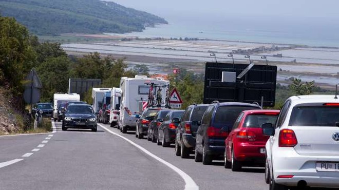 Od ponedeljka do konca maja začasno zaprt mejni prehod Sečovlje (foto: Hina/STA)