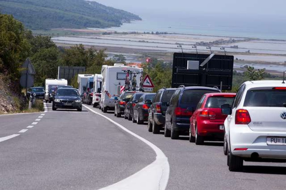 Od ponedeljka do konca maja začasno zaprt mejni prehod Sečovlje (foto: Hina/STA)