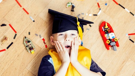12-letni genij je v zgolj letu dni dokončal srednjo šolo in diplomiral na fakulteti