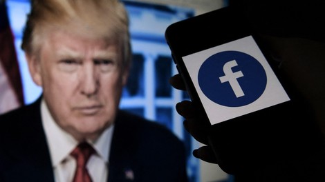 Trump za zdaj še ne sme nazaj na Facebook, a vodstvo podjetja naj utemelji razloge za tajno blokado