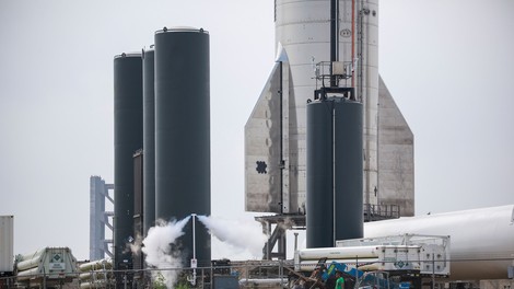 SpaceX prvič uspešno pristal svojo raketo Starship