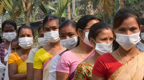 V Indiji se epidemija ne umirja, v zadnjem dnevu potrdili največ okužb doslej