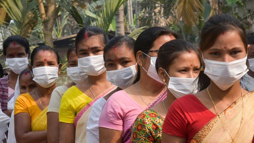 V Indiji se epidemija ne umirja, v zadnjem dnevu potrdili največ okužb doslej
