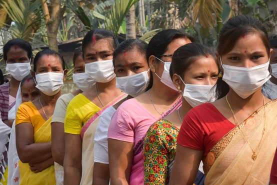 V Indiji se epidemija ne umirja, v zadnjem dnevu potrdili največ okužb doslej