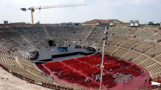 Arena v Veroni bi pred poletno sezono zvišala število obiskovalcev na koncertih s 1000 na 6000 (foto: profimedia)