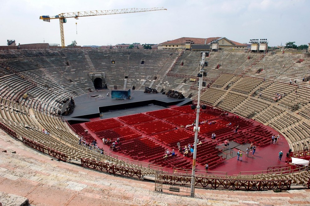 Arena v Veroni bi pred poletno sezono zvišala število obiskovalcev na koncertih s 1000 na 6000 (foto: profimedia)