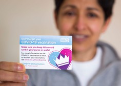 Ob tretjini cepljenih v Veliki Britaniji napovedali dodatno sproščanje omejitev