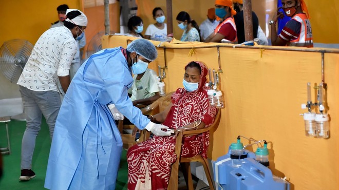 V Indiji več kot 400 tisoč dnevnih okužb petič v tednu dni (foto: profimedia)