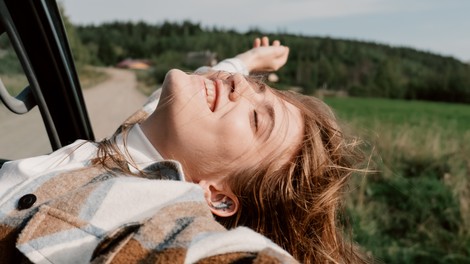 Poletni 'roadtripi': Kako izlete z avtomobilom narediti okolju prijaznejše?
