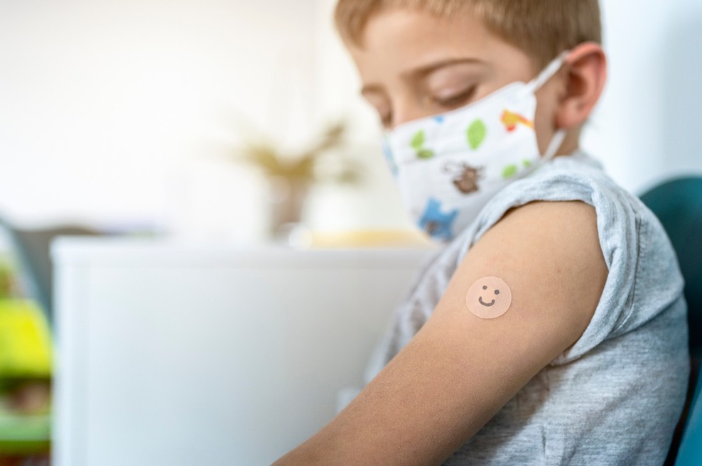 V ZDA odobrili uporabo cepiva Pfizer in BioNTech tudi za stare od 12 do 15 let (foto: Shutterstock)