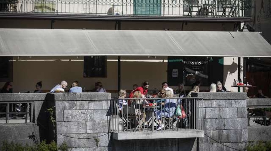 Vlada podaljšuje dovoljen čas opravljanja gostinske dejavnosti (foto: Anže Malovrh/STA)