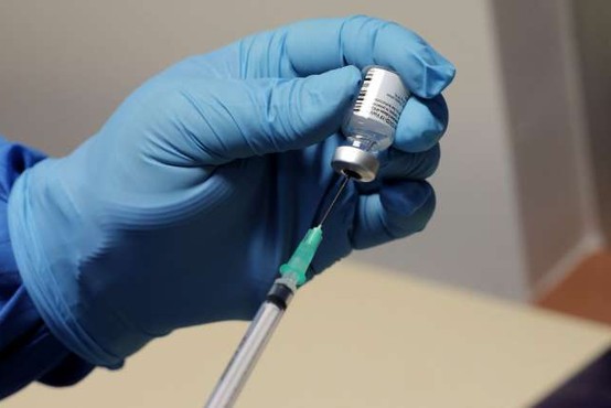 Poživitveni odmerek cepiva še kako priporočljiv: to so pokazale študije