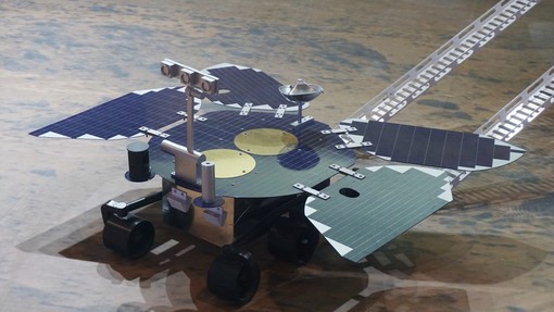 Kitajski rover Zhurong pristal na Marsu, tri mesece bo iskal znamenja življenja na planetu