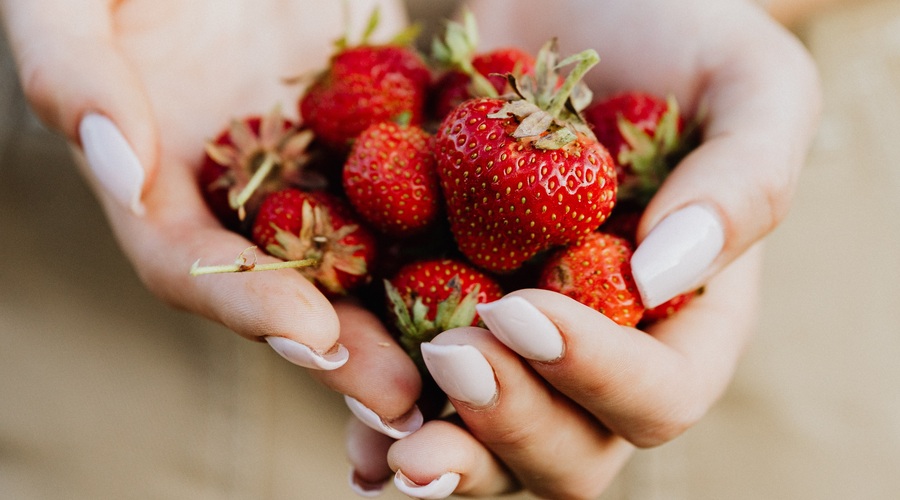 To so najbolj onesnažena živila s pesticidi (na 1. mestu so jagode!) (foto: pexels)
