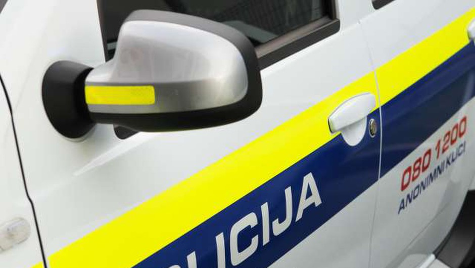 
                            Salzburška policija aretirala osumljenca za rop zlatarne v Ljubljani (foto: Daniel Novakovič/STA)