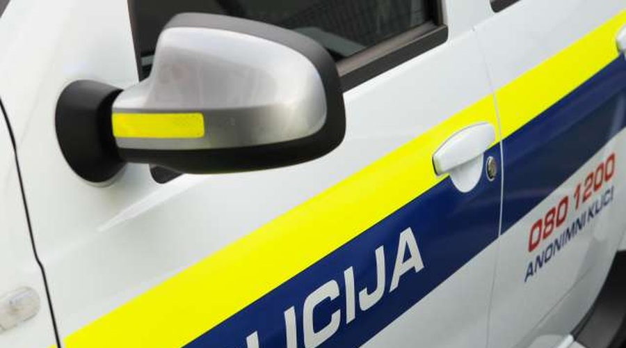V Postojni moški zabodel 22-letnico (foto: Daniel Novakovič/STA)