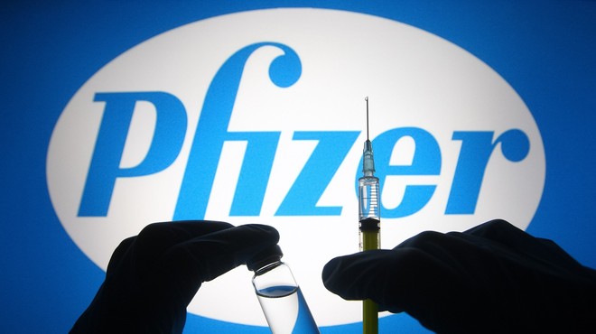 Ema: Pfizerjevo cepivo se lahko en mesec shranjuje v hladilniku (foto: Profimedia)