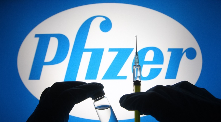 Ema: Pfizerjevo cepivo se lahko en mesec shranjuje v hladilniku (foto: Profimedia)