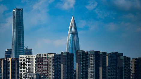Zaradi nevarnega majanja evakuirali nebotičnik v Shenzhenu