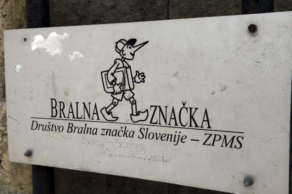 Bralna značka že 60 let spodbuja k prostovoljnemu branju v prostem času (foto: Tina Kosec/STA)