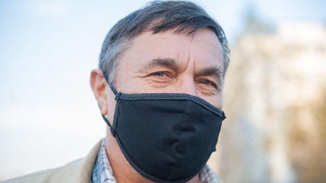 Delež pozitivnih PCR testov je v torek znašal 11,9 odstotka