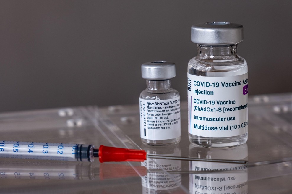 Španija uvaja cepljenje s Pfizerjem za mlajše od 60, ki so bili v prvo cepljeni z AstraZeneca (foto: profimedia)