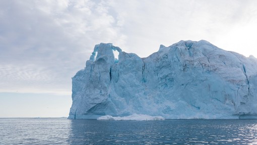 Od Antarktike se je odlomila največja ledena gora na svetu