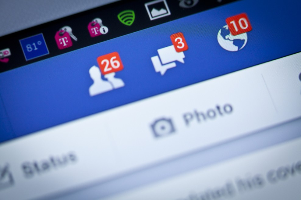 Facebooku je s pomočjo umetne inteligence uspelo zajeziti sovražni govor (foto: Shutterstock)
