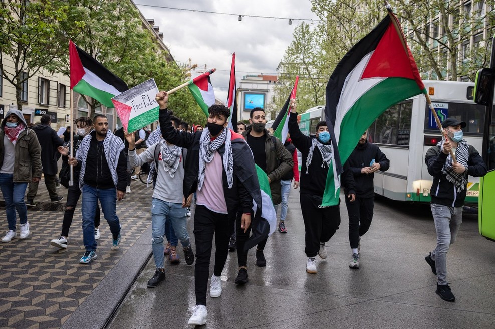 Petkov protest v Ljubljani z ultimatom vladi, naj odstopi in s podporo Palestincem (foto: Profimedia)