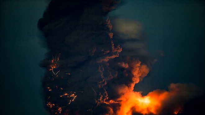 Eden najdejavnejših vulkanov na svetu, vulkan Njiragongo v Kongu, spet silovito izbruhnil (foto: profimedia)