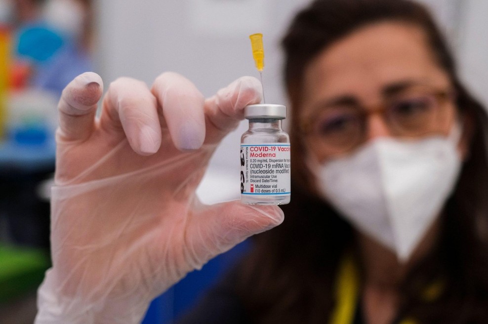 Raziskava: cepivi AstraZeneca in Pfizer/Biontech učinkoviti proti angleškem in indijskem sevu (foto: profimedia)