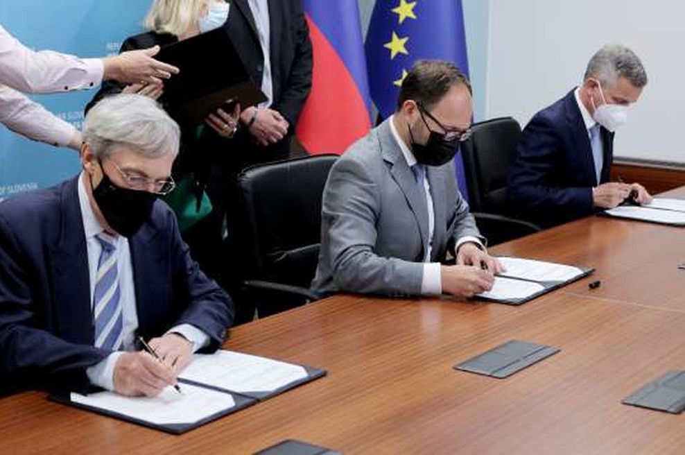 Prevoznikom na voljo 35 milijonov evrov za premostitev likvidnostnih težav (foto: Daniel Novakovič/STA)
