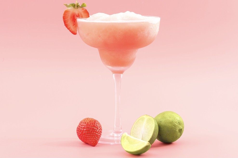 Zmrznjena tequila rosé ali tequila frosé (eden najbolj trendi koktajlov letošnje sezone) (foto: Sidera.si)