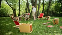 Knjižnica pod krošnjami vabi na brezplačno branje, listanje in uživanje