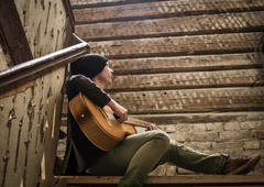 Mladi vedno bolj aktivni, a ujeti v prekarnost in duševne stiske