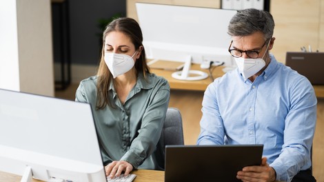 V torek potrdili 388 okužb, Slovenija v zeleni fazi epidemije