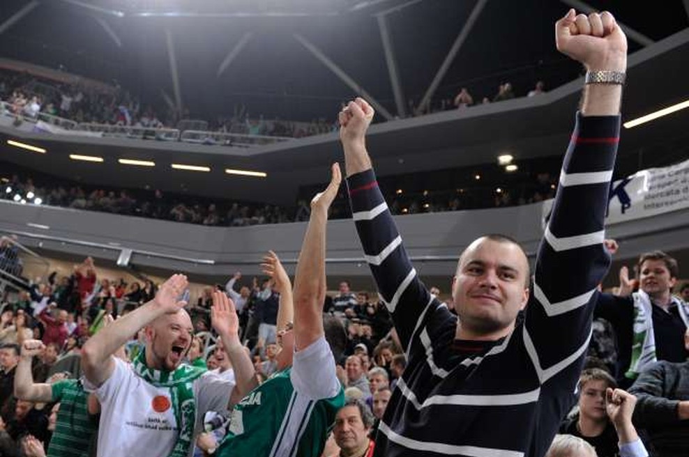 Po dolgem času se v Stožice vračajo gledalci, nocoj prva tekma finala državnega prvenstva v košarki (foto: Nebojša Tejić/STA)