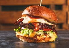 (VIDEO) Stavimo, da burger že ves čas uživate napačno