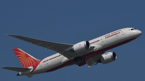 Zaradi netopirja, ki je zašel v kabino, se je boeing Air Indie po vzletu moral vrniti na letališče