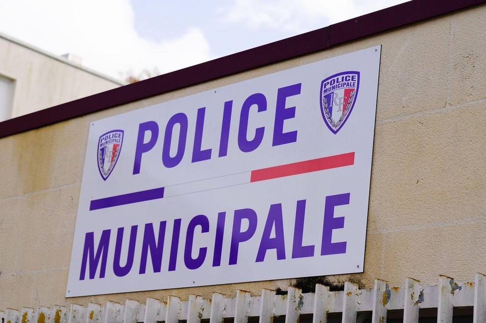 Francoska policija išče nasilneža, ki je streljal na nekdanjo partnerko in policiste (foto: profimedia)