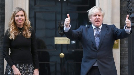 Britanski premier Boris Johnson še tretjič stopil pred oltar