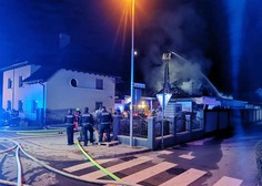 Ponoči požar izbruhnil v skladišču ene izmed trgovin na Vrhniki, nastalo za več deset tisoč evrov škode