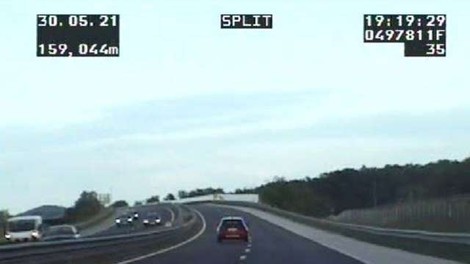 Po avtocesti proti Gruškovju drvel 226 kilometrov na uro