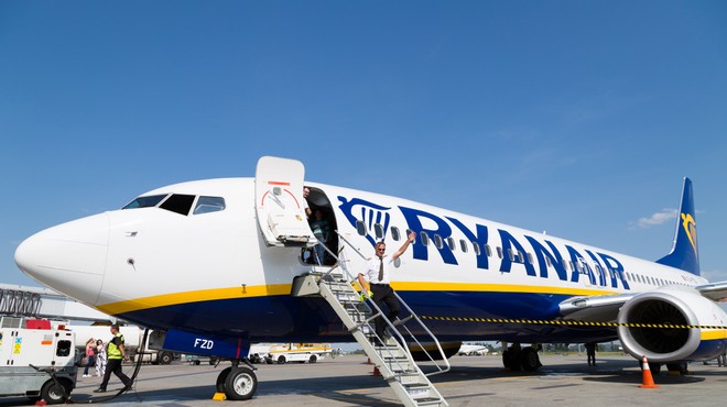 V Berlinu zasilno pristalo letalo družbe Ryanair, v ozadju naj bi bila grožnja z bombo (foto: Shutterstock)