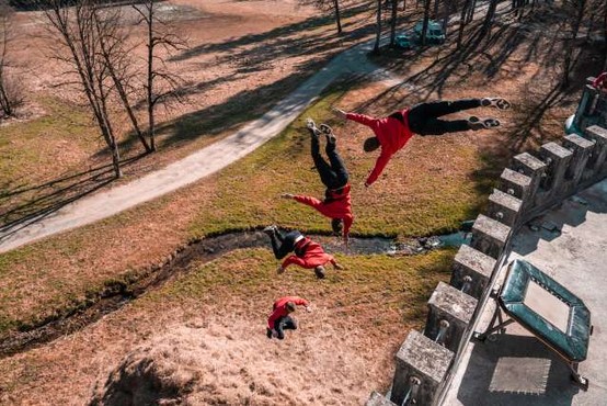 Slovenska akrobatska skupina Dunking Devils poskrbela za nov vrtoglav in vratolomen podvig