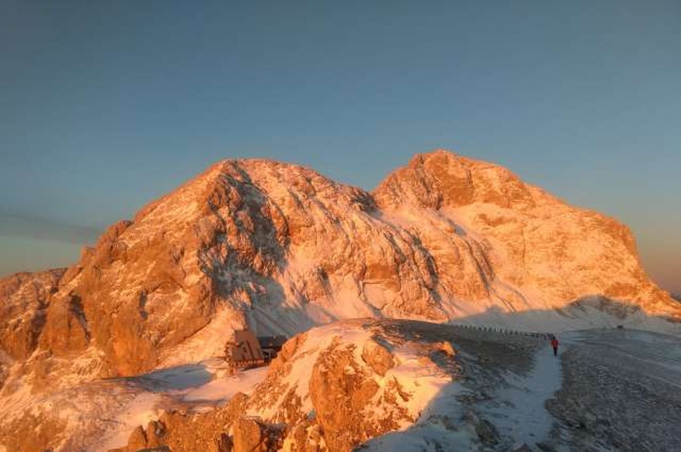 V visokogorju še vedno veliko snega, zato previdno v gore (foto: Aljoša Rehar/STA)
