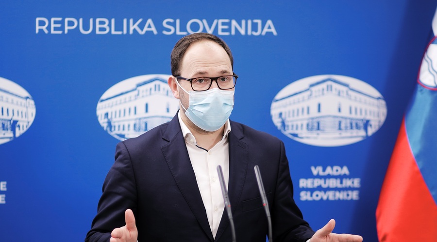 Veljavnost brezplačnih vozovnic podaljšana za leto dni (foto: Daniel Novakovič/STA)