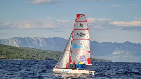 Slovenca postavila Guinnessov rekord v prejadrani razdalji v dvoje na jadrnici tipa dinghy