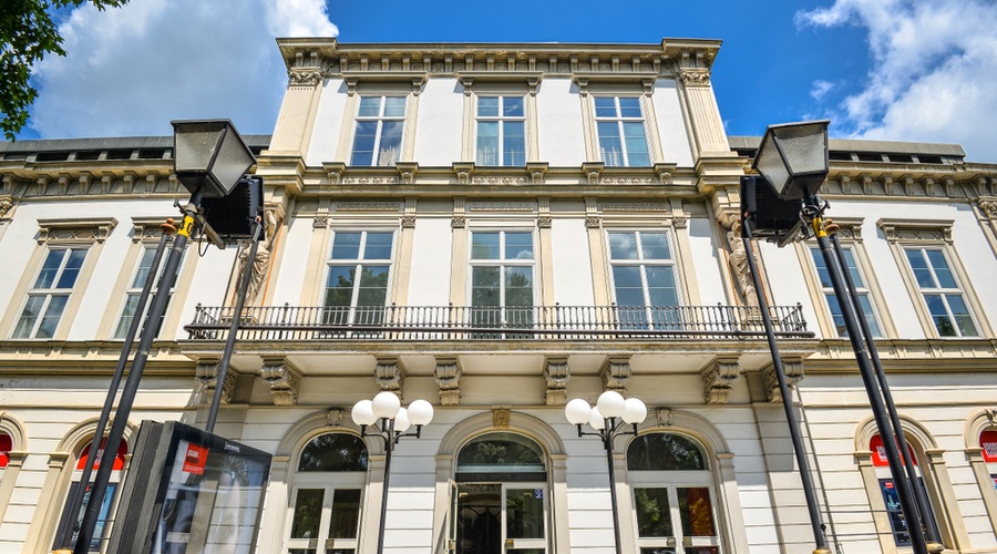Glazerjeva nagrada v Mariboru v roke Ediju Dežmanu (foto: Shutterstock)