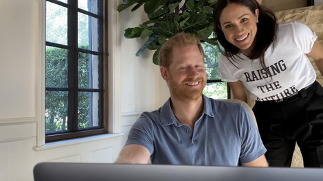 Princ Harry in njegova žena Meghan sta danes sporočila, da se jima je rodila še hči